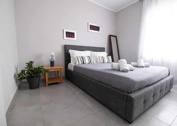 Luxury Spacious Apartment In The Heart Of The City